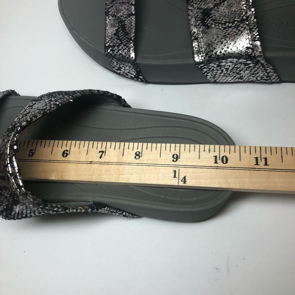 BareTraps Sandals New With Tags Size 10 Silver wonderfoam - Picture 10 of 11